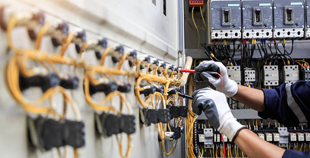 Professional Electrician technician working in Collinsville, AL